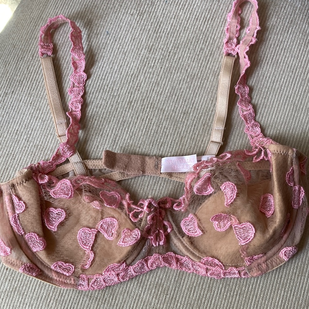 Victoria’s Secret 36A nude & pink Lacey bra